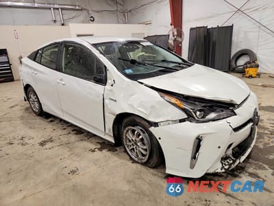 Czwarte zdjęcie samochodu z boku: 2021 TOYOTA PRIUS XLE AWD-E VIN:JTDL9MFUXM3027201 - miniatura