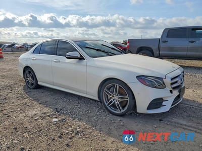 Czwarte zdjęcie samochodu z boku: 2017 MERCEDES-BENZ E 300 4MATIC VIN:WDDZF4KB0HA162122 - miniatura