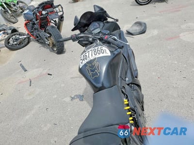 Zdjęcie 6 z 9 samochodu: 2013 KAWASAKI EX650 F VIN:JKAEXEF16DDA03933 - miniatura