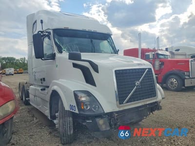 2010 VOLVO VN VNL 4V4NC9EJ6AN287176 - główne zdjęcie licytacji z USA - miniatura