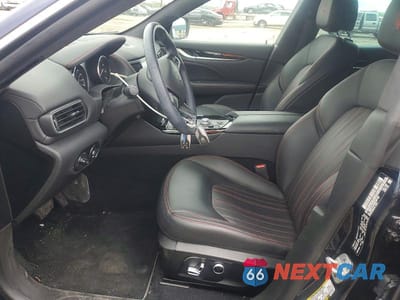 Zdjęcie 7 z 13 samochodu: 2022 MASERATI LEVANTE BASE VIN:ZN661XUA9NX397160 - miniatura