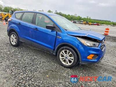 Czwarte zdjęcie samochodu z boku: 2018 FORD ESCAPE S VIN:1FMCU0F7XJUB58597 - miniatura