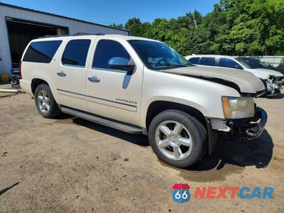Czwarte zdjęcie samochodu z boku: 2011 CHEVROLET SUBURBAN C1500 LTZ VIN:1GNSCKE05BR376977 - miniatura