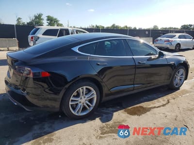 Trzecie zdjęcie samochodu z tyłu: 2013 TESLA MODEL S VIN:5YJSA1CP4DFP06951 - miniatura
