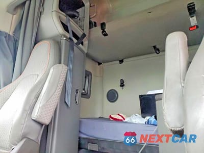 Zdjęcie 9 z 11 samochodu: 2023 VOLVO VN VNL VIN:4V4NC9EH0PN336877 - miniatura
