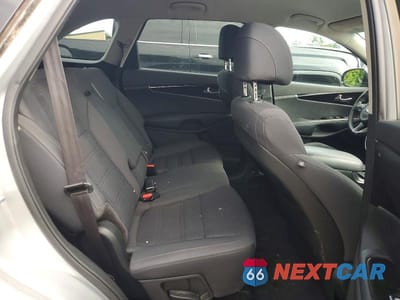 Zdjęcie 11 z 13 samochodu: 2017 KIA SORENTO L VIN:5XYPG4A38HG238100 - miniatura