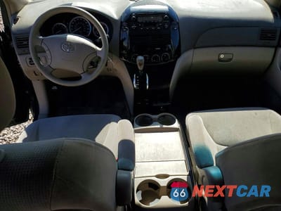 Zdjęcie 8 z 13 samochodu: 2004 TOYOTA SIENNA LE VIN:5TDBA23C54S022912 - miniatura