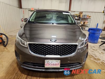 Piąte zdjęcie samochodu w środku: 2017 KIA SEDONA LX VIN:KNDMB5C18H6308877 - miniatura