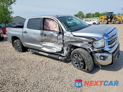 Czwarte zdjęcie samochodu z boku: 2017 TOYOTA TUNDRA SR5 VIN:5TFDY5F10HX629011 - miniatura