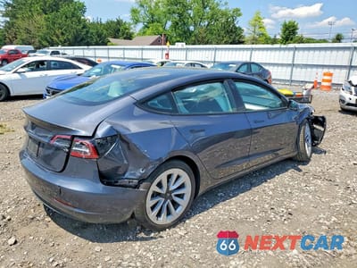 Trzecie zdjęcie samochodu z tyłu: 2023 TESLA MODEL 3 VIN:5YJ3E1EA1PF674434 - miniatura