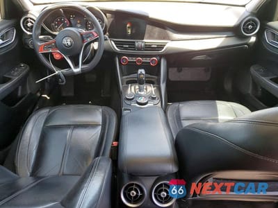 Zdjęcie 8 z 12 samochodu: 2017 ALFA ROMEO GIULIA VIN:ZARFAEBN3H7553750 - miniatura