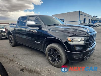 Czwarte zdjęcie samochodu z boku: 2019 RAM 1500 LARAMIE VIN:1C6SRFJT3KN612295 - miniatura