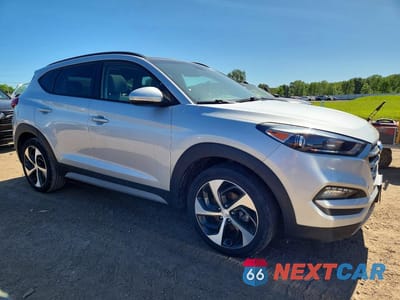 Czwarte zdjęcie samochodu z boku: 2018 HYUNDAI TUCSON VALUE VIN:KM8J33A23JU699644 - miniatura