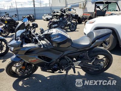 Trzecie zdjęcie samochodu z tyłu: 2026 KAWASAKI EX650 R VIN:ML5EXER1XTDAG7351 - miniatura