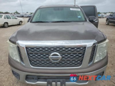 Piąte zdjęcie samochodu w środku: 2017 NISSAN TITAN S VIN:1N6AA1EK8HN533131 - miniatura