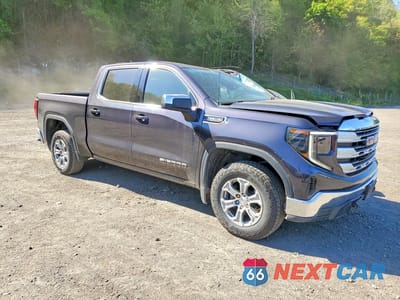 Czwarte zdjęcie samochodu z boku: 2022 GMC SIERRA K1500 SLE VIN:3GTUUBED6NG623820 - miniatura