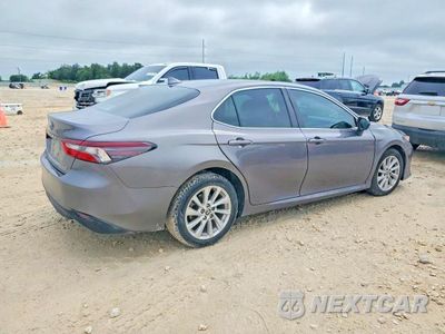 Trzecie zdjęcie samochodu z tyłu: 2022 TOYOTA CAMRY LE VIN:4T1C11AK8NU638007 - miniatura