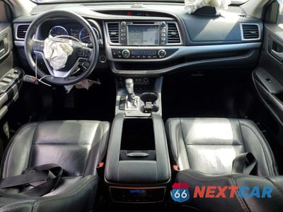 Zdjęcie 8 z 13 samochodu: 2019 TOYOTA HIGHLANDER XLE VIN:5TDJZRFH5KS924476 - miniatura