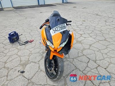 Drugie zdjęcie samochodu z przodu: 2025 KAWASAKI EX650 P VIN:ML5EXEP14SDAF9070 - miniatura