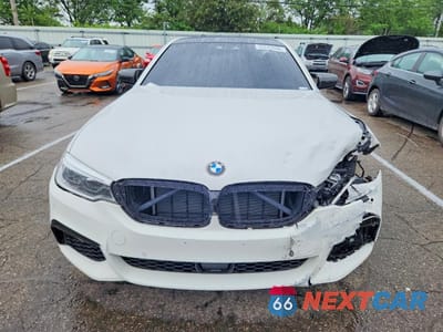Piąte zdjęcie samochodu w środku: 2019 BMW M550XI VIN:WBAJB9C59KB289216 - miniatura