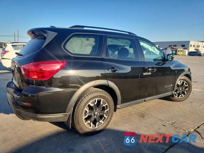 Trzecie zdjęcie samochodu z tyłu: 2019 NISSAN PATHFINDER SL VIN:5N1DR2MN0KC613838 - miniatura
