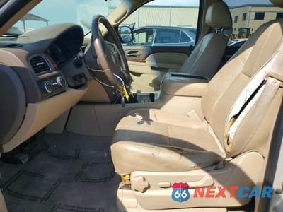 Zdjęcie 7 z 13 samochodu: 2010 CHEVROLET SUBURBAN K1500 LT VIN:1GNUKJE3XAR129968 - miniatura