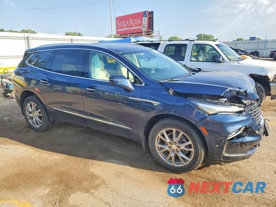 Czwarte zdjęcie samochodu z boku: 2022 BUICK ENCLAVE ESSENCE VIN:5GAEVAKW5NJ126825 - miniatura
