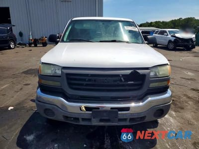 Piąte zdjęcie samochodu w środku: 2005 GMC SIERRA C2500 HEAVY DUTY VIN:1GTHC24U05E344800 - miniatura