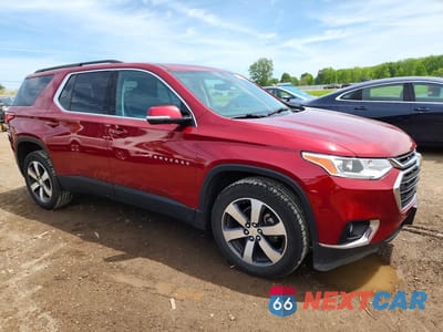 Czwarte zdjęcie samochodu z boku: 2020 CHEVROLET TRAVERSE LT VIN:1GNEVHKW5LJ154409 - miniatura