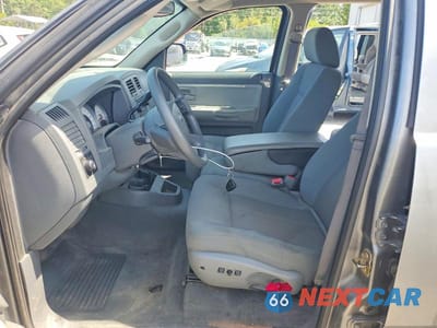 Zdjęcie 7 z 12 samochodu: 2005 DODGE DAKOTA QUAD SLT VIN:1D7HE48N25S119343 - miniatura