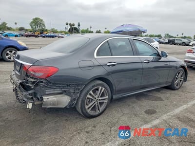 Trzecie zdjęcie samochodu z tyłu: 2021 MERCEDES-BENZ E 350 VIN:W1KZF8DB0MA967472 - miniatura