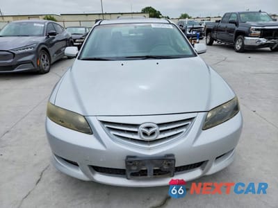 Piąte zdjęcie samochodu w środku: 2004 MAZDA 6 S VIN:1YVHP84D945N87425 - miniatura