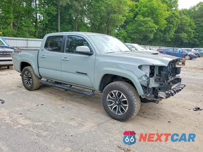 Czwarte zdjęcie samochodu z boku: 2022 TOYOTA TACOMA TRD SPORT VIN:3TYCZ5AN1NT102412 - miniatura
