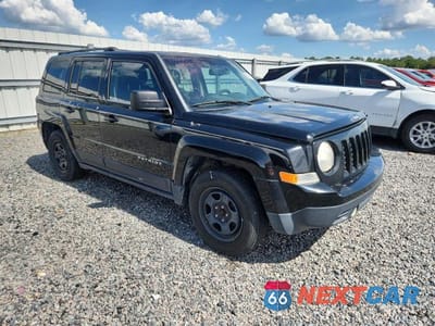 Czwarte zdjęcie samochodu z boku: 2015 JEEP PATRIOT SPORT VIN:1C4NJPBBXFD274673 - miniatura