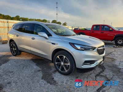 Czwarte zdjęcie samochodu z boku: 2021 BUICK ENCLAVE ESSENCE VIN:5GAERBKW3MJ262105 - miniatura