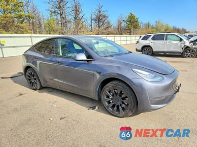 Czwarte zdjęcie samochodu z boku: 2023 TESLA MODEL Y VIN:7SAYGDEE9PA155622 - miniatura