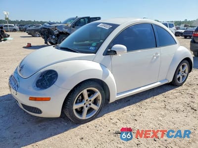 2010 VOLKSWAGEN NEW BEETLE 3VWPW3AG5AM028835 - główne zdjęcie licytacji z USA - miniatura