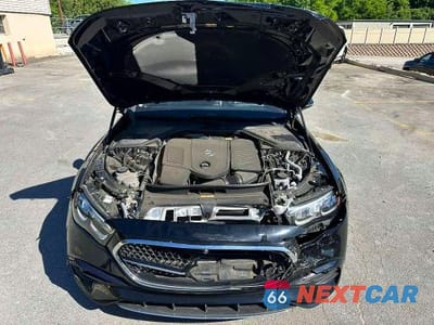 Piąte zdjęcie samochodu w środku: 2024 MERCEDES-BENZ E 350 4MATIC VIN:W1KLF4HB3RA007028 - miniatura