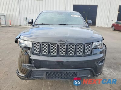 Piąte zdjęcie samochodu w środku: 2020 JEEP GRAND CHEROKEE LAREDO VIN:1C4RJFAG4LC234499 - miniatura