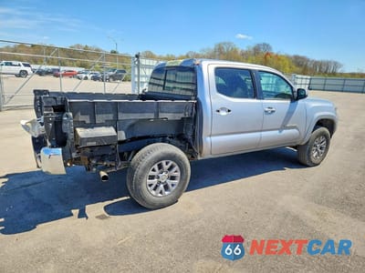 Trzecie zdjęcie samochodu z tyłu: 2019 TOYOTA TACOMA SR5 V6 VIN:3TMCZ5AN4KM224012 - miniatura