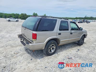 Trzecie zdjęcie samochodu z tyłu: 2003 CHEVROLET BLAZER VIN:1GNCS13X43K172621 - miniatura