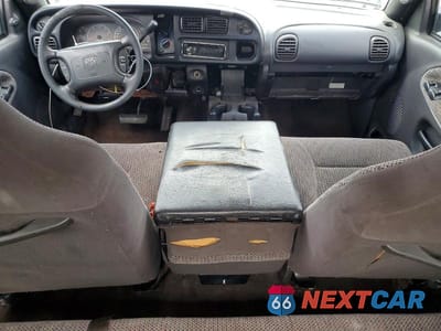 Zdjęcie 8 z 13 samochodu: 2000 DODGE RAM 1500 VIN:3B7HC13Y2YG102683 - miniatura