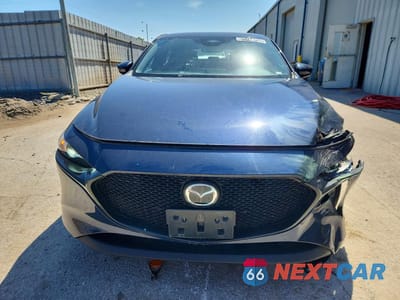 Piąte zdjęcie samochodu w środku: 2024 MAZDA 3 PREFERRED VIN:JM1BPALM8R1712045 - miniatura