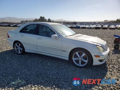 Czwarte zdjęcie samochodu z boku: 2005 MERCEDES-BENZ C 230K SPORT SEDAN VIN:WDBRF40JX5F686301 - miniatura