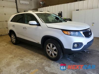 Czwarte zdjęcie samochodu z boku: 2012 KIA SORENTO LX VIN:5XYKTDA66CG259553 - miniatura