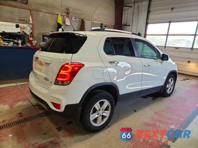 Trzecie zdjęcie samochodu z tyłu: 2019 CHEVROLET TRAX 1LT VIN:KL7CJPSB9KB891508 - miniatura