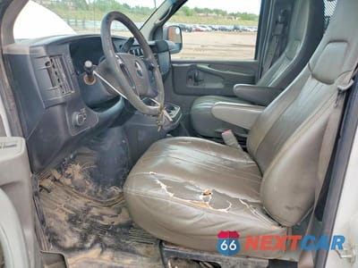 Zdjęcie 7 z 13 samochodu: 2011 GMC SAVANA G2500 VIN:1GTW7FCG4B1100424 - miniatura