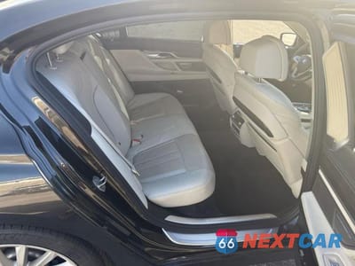 Zdjęcie 6 z 10 samochodu: 2016 BMW 740 I VIN:WBA7E2C52GG503997 - miniatura