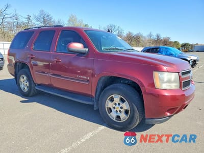 Czwarte zdjęcie samochodu z boku: 2008 CHEVROLET TAHOE K1500 VIN:1GNFK130X8R223313 - miniatura