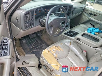 Zdjęcie 8 z 13 samochodu: 2005 GMC YUKON XL VIN:1GKFK16Z25J119626 - miniatura